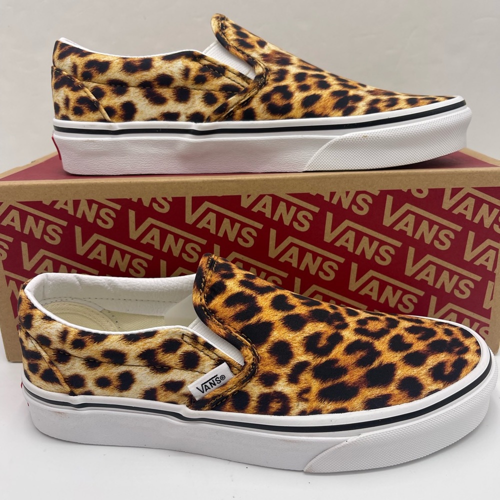 Vans WMNS Slip-On Shoes Classic
(Leopard print) Black/True white
VN0A5AO8316 - Picture 1 of 16